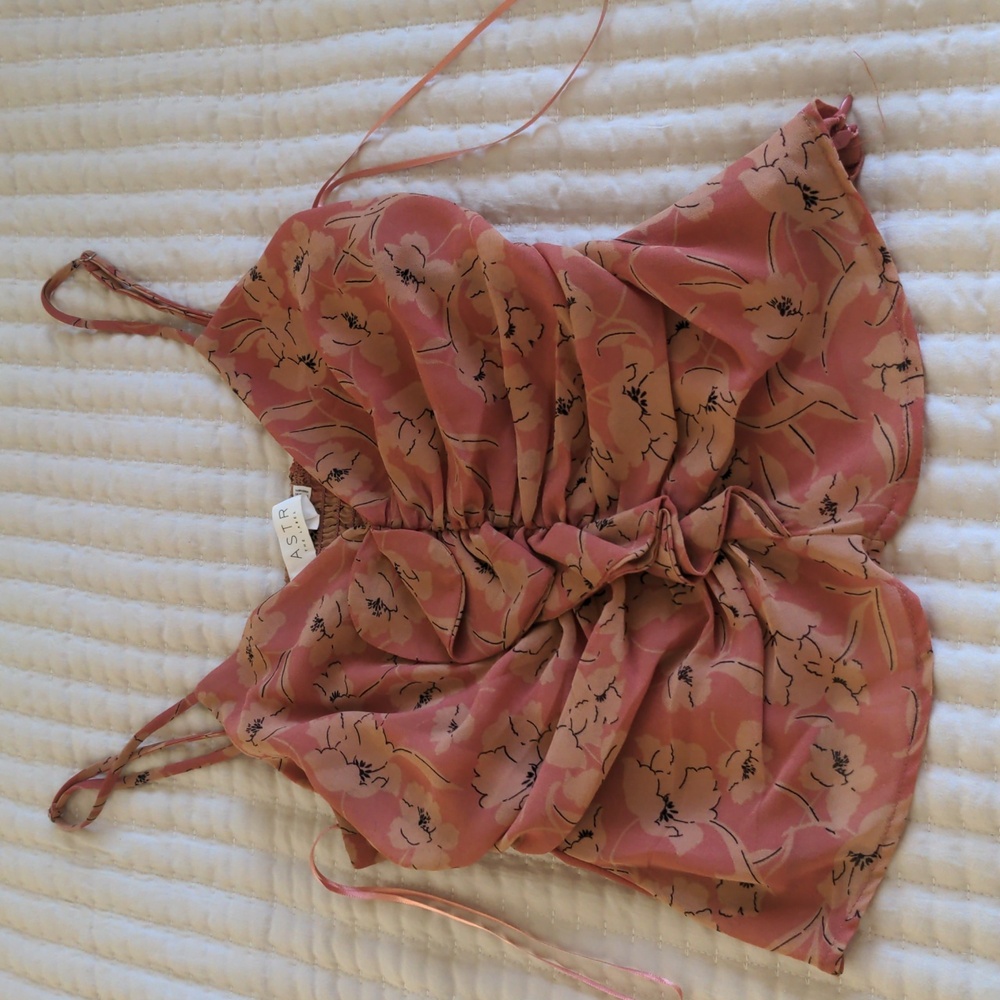 🎁 2 For 1 Sale NWOT ASTR Camisole